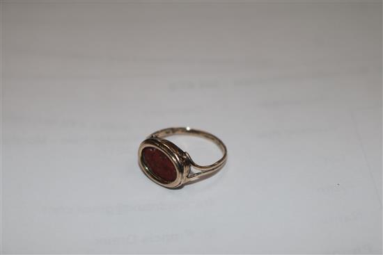 A Georgian gold and carnelian set signet ring, size J.